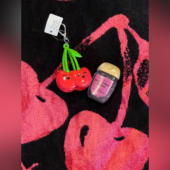 BETSEY JOHNSON NWT Cherry Print Beach Towel AND BATH & BODY WORKS PocketBac SET - Picture 6 of 10